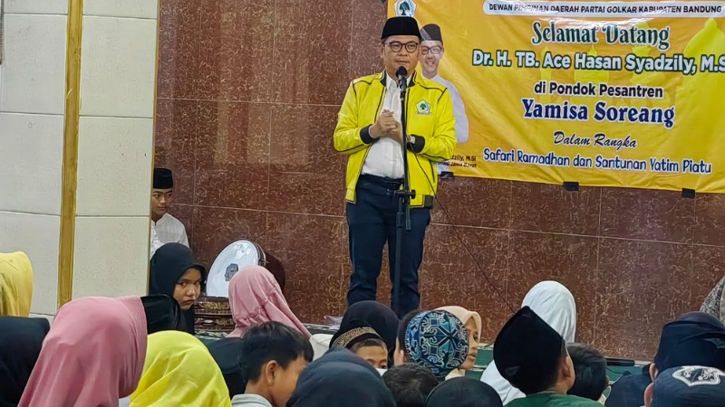 Ketua DPD Golkar Jabar Ace Hasan Syadzily melakukan safari ramadan ke Pesantren Yamisa Soreang. (Istimewa)