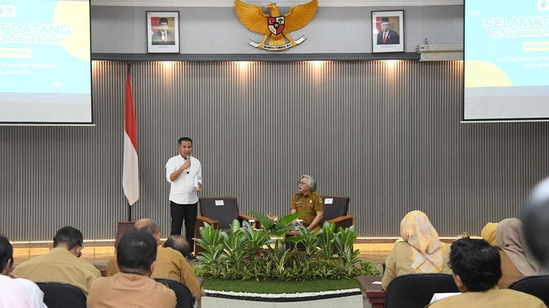 Penjabat Gubernur Jawa Barat Bey Machmudin. (Foto: Repro)