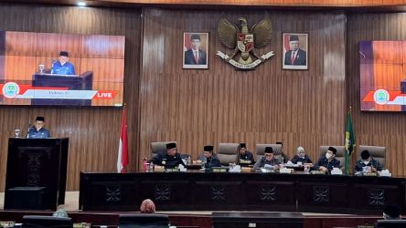 Rapat paripurna DPRD Kota Bekasi sahkan  Peraturan daerah (Perda) tentang pajak dan retribusi. (Foto: Dok DPRD)