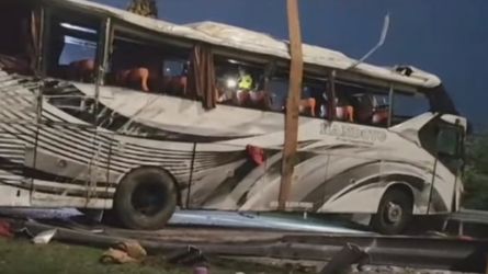 Bus PO Handoyo yang mengalami kecelakaan dan menewaskan 12 orang. (TangkapanLayar)