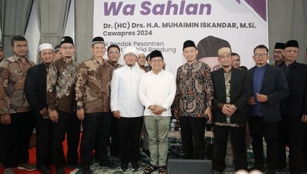 Calon Wakil Presiden Nomor urut 1, Muhaimin Iskandarsaat berkunjung ke Pendiri Ponpes Daarut Tauhid KH Abdullah Gymnastiar (Aa Gym). (Foto: X @cakimiNOW)