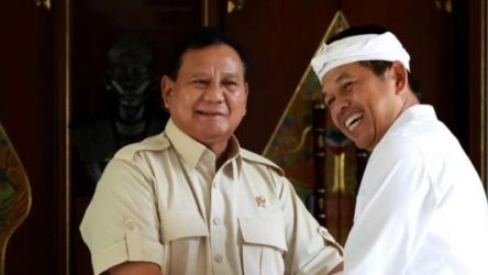 Ketum Gerindra Prabowo Subianto dengan Dedi Mulyadi. (Foto: Repro)