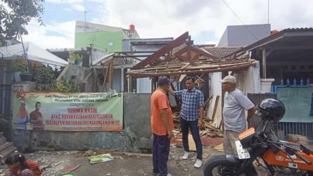 Anggota DPRD Kota Bekasi, Latu Har Hary saat memantau perbaikan  Anggota DPRD Kota Bekasi, Latu Har Hary. (Foto: Repro)